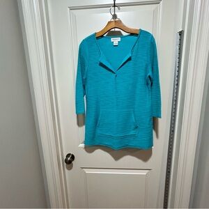 Liz Claiborne Weekend women’s size S Turquoise  Top with front pocket. LIKE NEW